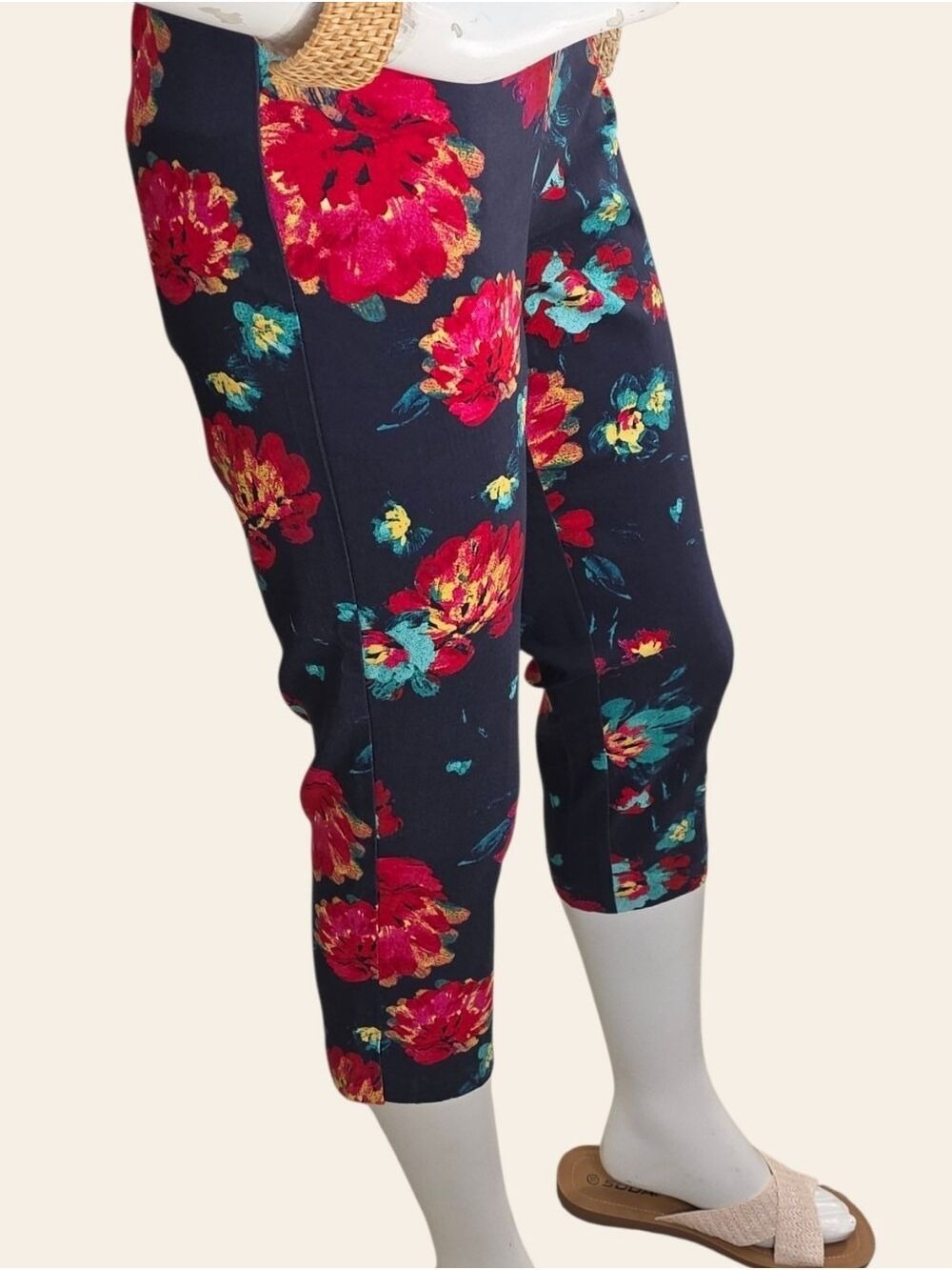 Tribal Floral Pull-On Capri Pants NWT Size 6 Stretch Navy Resort Travel Summer - Picture 4 of 11
